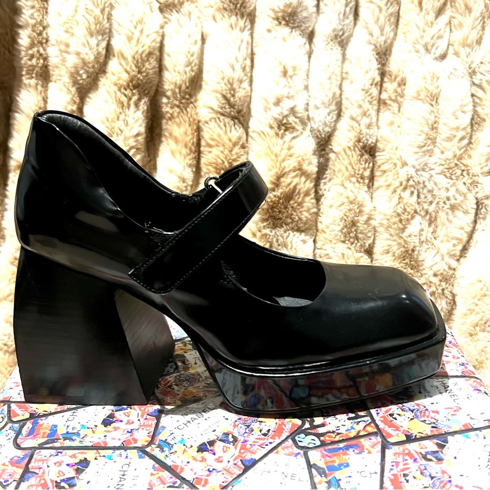 Jeffrey Campbell 7.5 Mary Janes in Black.